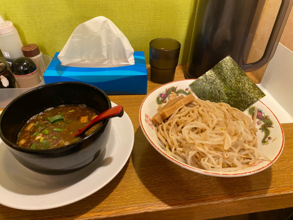 「煮干しブラックつけ麺」@麺の章 九州 とりとんの写真
