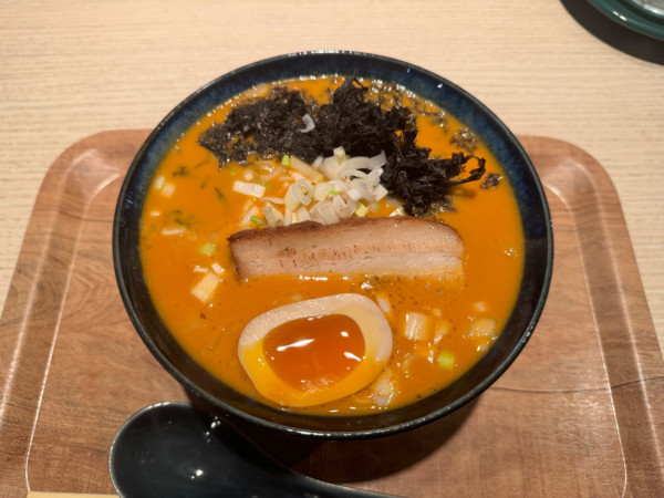 「ウニラーメンスタンダード 1350円＋サービスイカ墨魚介ご飯」@uniRAの写真