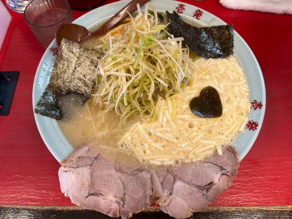 「ネギとろ醤油中盛バリカタ1,050円」@壱発ラーメン 八王子店の写真