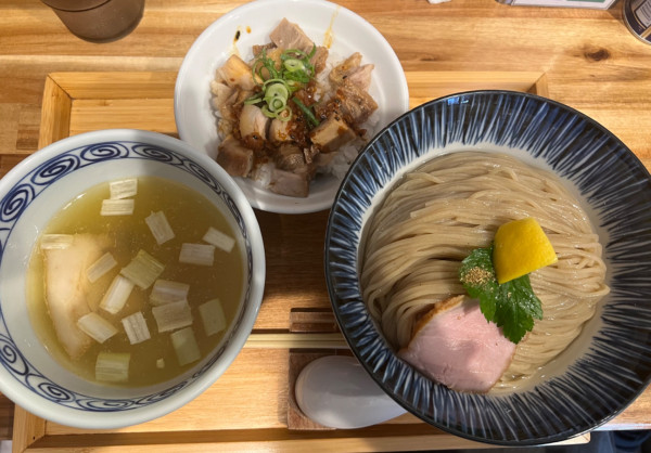「昆布水つけ麺塩中盛り1200円+チャーシューご飯350円」@ハちゃんラーメンの写真