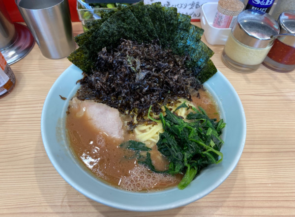 「らーめん中¥900。岩ノリ¥150。ノリ¥50。」@ラーメン北里家の写真