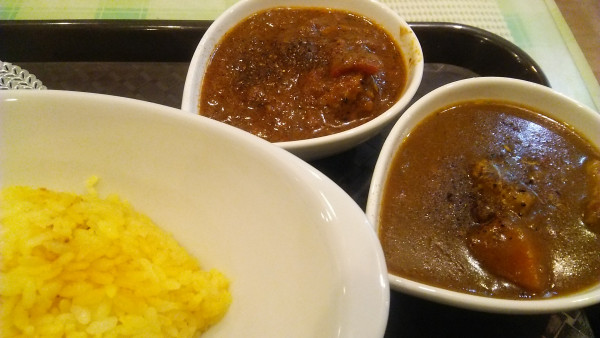 「ツインセット（チキン＋和風） 850円＋ラッシー 150円」@カレースタンドPLUCKの写真