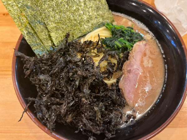 「ラーメン大900円＋厳選岩海苔150円」@横浜ラーメン 北村家の写真