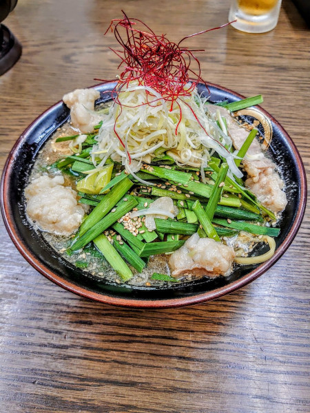 「和牛モツニラそば」@中華蕎麦 丸め 東久留米店の写真