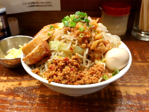 「すごい味噌ラーメン １辛（＋豚マシ＋味玉＋とろけるチーズ＋麺」@立川マシマシの写真