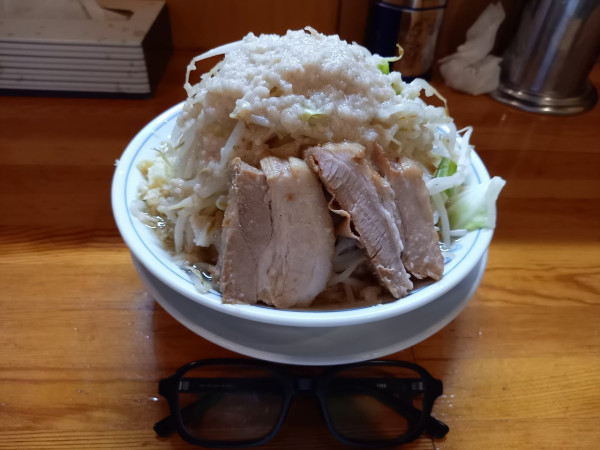「ラーメン(ニンニク少なめ・野菜増し・油増し)」@連の写真