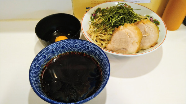 「【限定】冷たい肉そば（生卵付）」@ハイパーファットンの写真