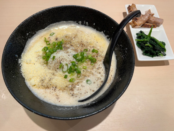 「鶏カルボナーラ」@鶏白湯らーめん 叶の写真