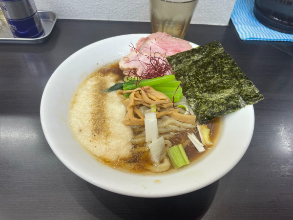 「山芋とエビ香味油の冷やしらーめん」@自家製手打ち麺 禿の写真