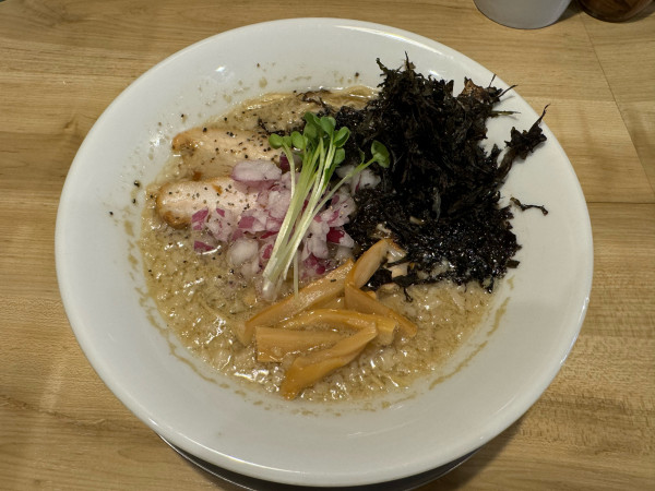 「背脂煮干し　1100円」@麺屋 日出次の写真