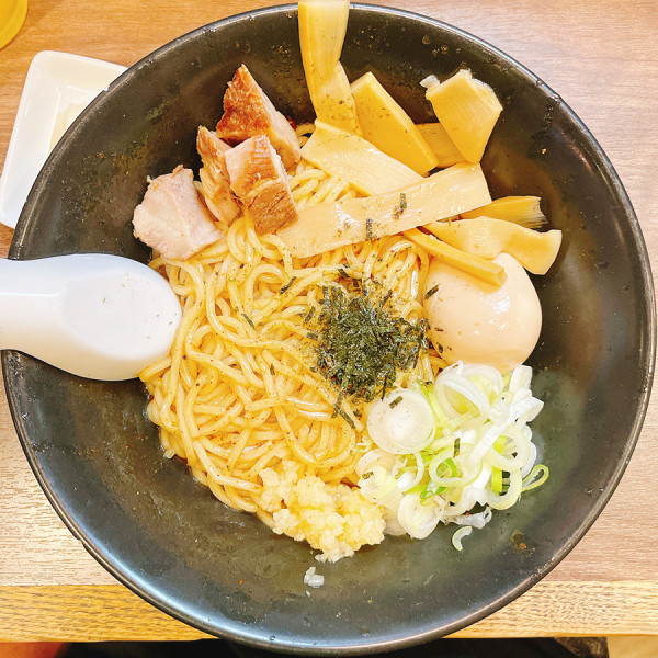 「油そば（並）＋味玉」@麺達 うま家の写真