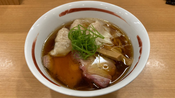 「わんたん醤油らぁめん」@らぁめん倉井の写真