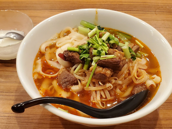 「牛肉刀削面」@刀削麺 龍の写真