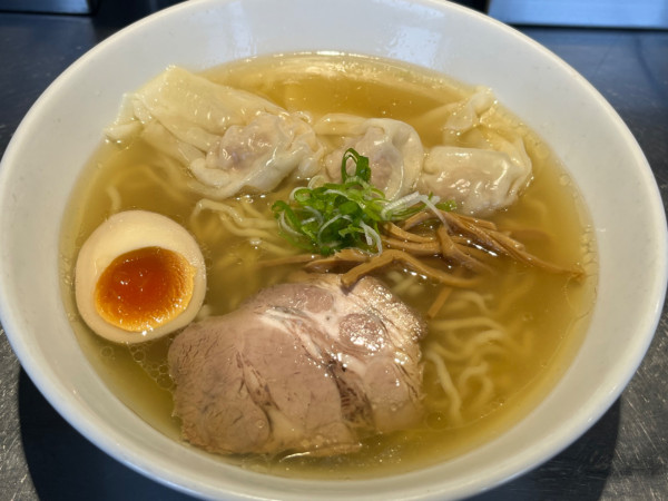 「塩ワンタンめん」@自家製麺 らあめん吟の写真