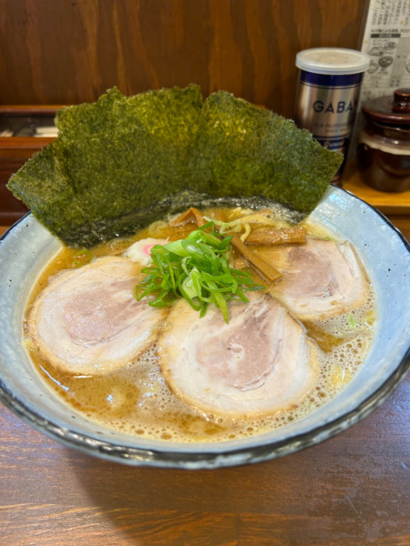 「ラーメン　チャーシュー2枚」@らーめん ひとふんばりの写真