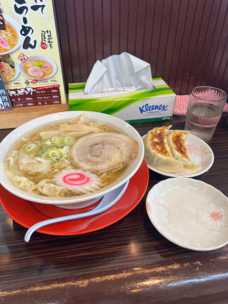 「ワンタンめん970円ジャンボ  餃子２ケ260円」@餃子とらーめん専門店 中村屋 荒川沖店の写真