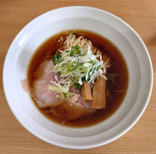 「醤油らぁ麺(800円)」@らぁ麺NOBU 川越店の写真