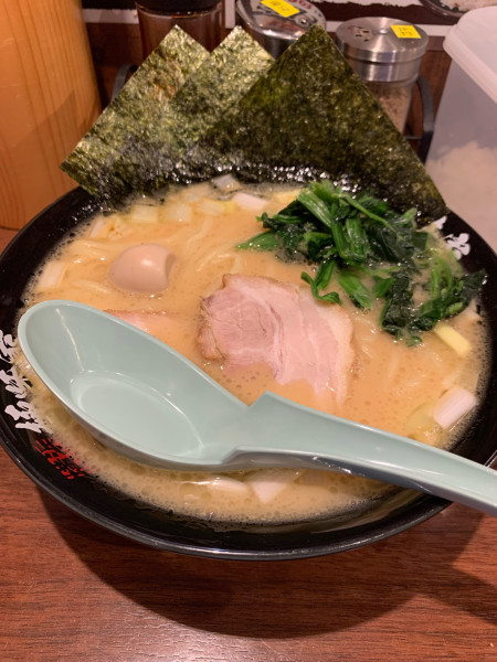 「ラーメン＋チャーシュー（無料クーポン）」@横浜家系ラーメン 極味家 北浦和駅前店の写真
