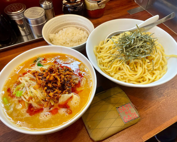 「辛口ホルモンつけ麺（300g）＋小ライス」@拉麺 梅太郎の写真