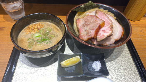 「国産チャーシューガーリックシュリンプつけ蕎麦 並 ¥1,700」@中華蕎麦 ひら井の写真