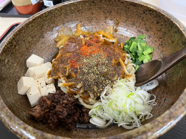 「汁なし麻婆麺」@番本製麺所の写真