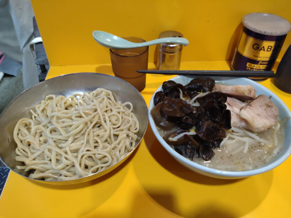 「なみのりつけ麺　きくらげきくちゃん　アブラ　ニンニク」@ラーメン二郎 八王子野猿街道店2の写真