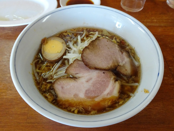 「ラーメン（700円）＋ギョーザ（390円）＋半ライス」@ラーメン かぶとや!の写真