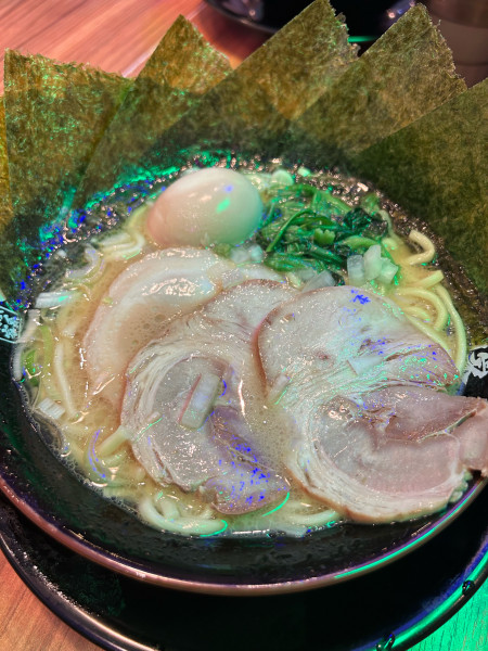 「MAXラーメン」@横浜家系ラーメン 壱角家 新宿東南口店の写真