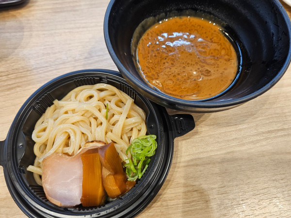 「中華蕎麦とみ田監修 濃厚豚骨魚介つけめん」@かっぱ寿司 流山店の写真