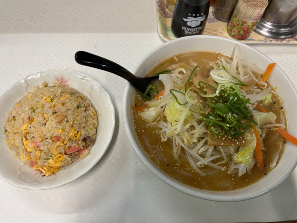 「味噌ラーメン（大盛）＋半チャーハン」@らーめん くまごろうの写真