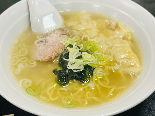 「塩ワンタンメン 600円」@中華料理 嵐山の写真