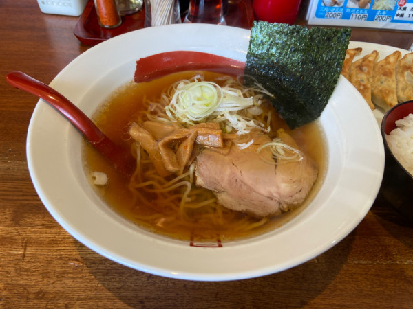 「ランチメニュー(醤油ラーメン、餃子➕ライス)900円」@ラーメン&らーめん 一代元 勝田店の写真