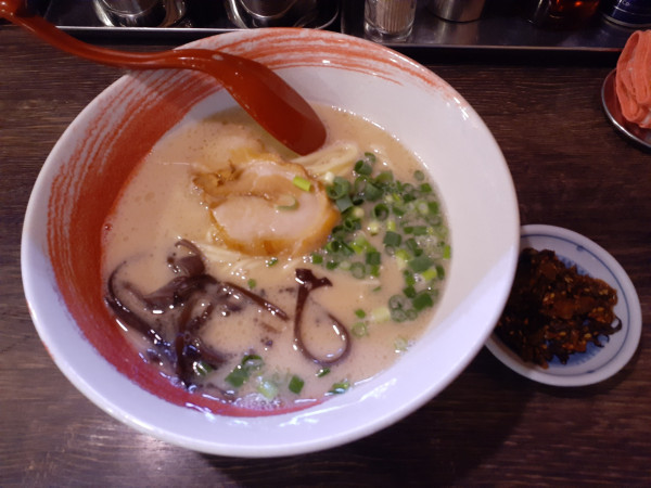 「博多太麺、替玉２玉」@らーめん たつ屋の写真