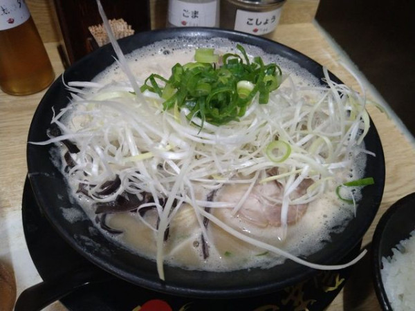 「ラーメン（白ネギトッピング）」@博多一幸舎 京都拉麺小路店の写真