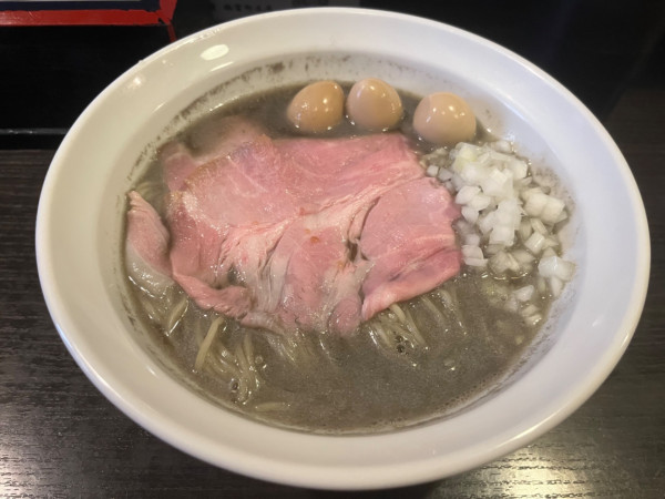 「煮干蕎麦classic うずら味玉」@灰汁中華 丿貫 福富町本店の写真
