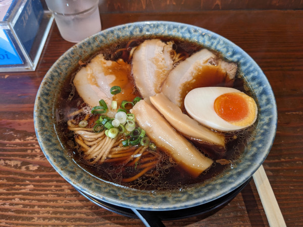 「熟成醤油ラーメン+チャーシュー」@古式ラーメン 鶴亀の写真
