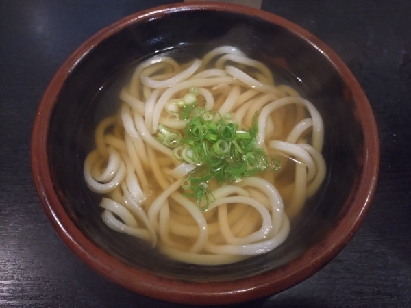 「かけうどん300円」@手打うどん 歩の写真