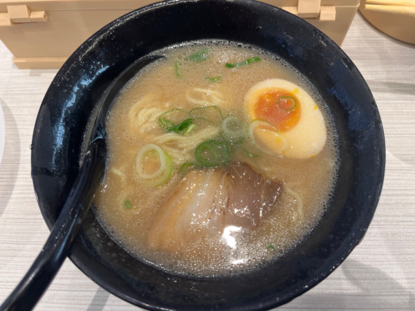 「博多とんこつラーメン418円」@はま寿司 横浜上郷店の写真