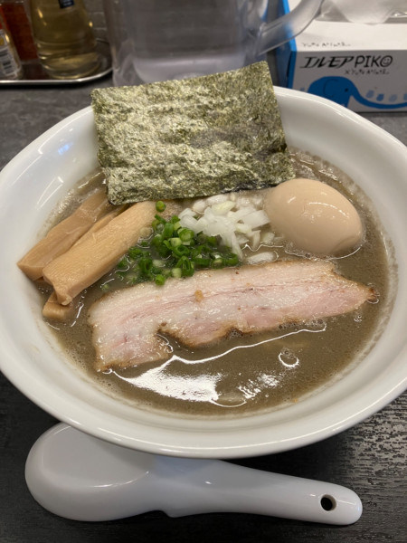 「とりにぽラーメン+味玉+メンマ（1050円）」@麺や あらたの写真