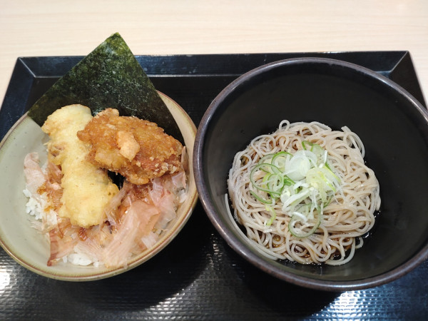 「冷 ハーフそば 280円 ※」@ゆで太郎 淡路町店の写真