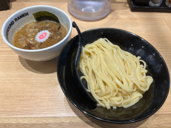 「つけめん (濃厚) 880円」@UNDER GROUND RAMEN 頑者 グランエミオ所沢店の写真
