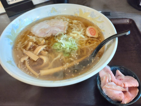 「しょうゆらーめん大盛」@麺匠えにしの写真