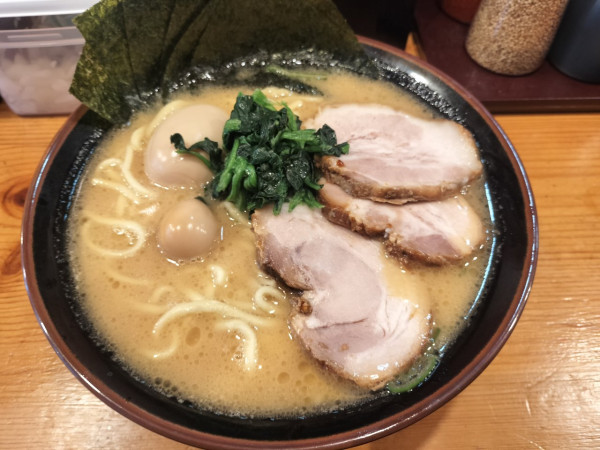 「MAXラーメン大 サービスライス」@横濱家系ラーメン 明豊家 住吉店の写真