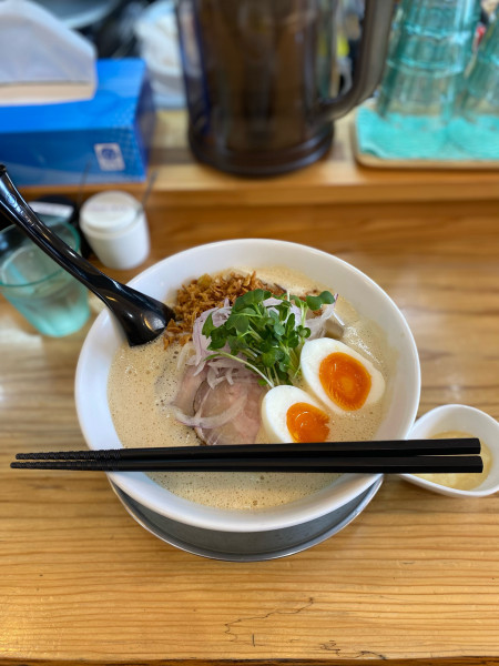 「鶏泡しょうゆ大盛味玉ニンニクトッピング」@鶏泡そば 草戸ベースの写真