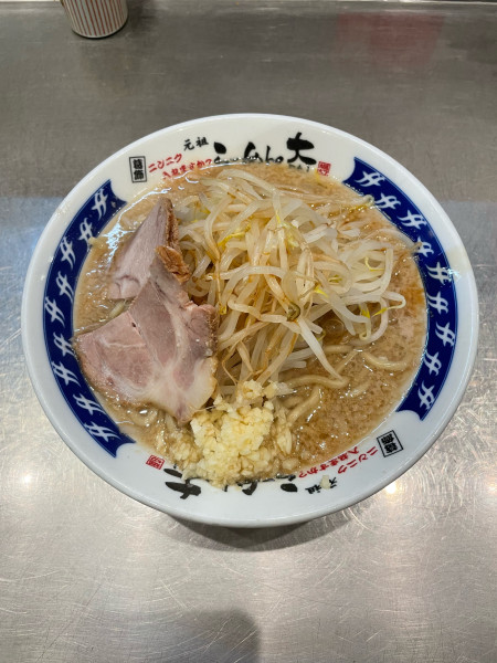 「らーめん(950円)カラメニンニク」@らーめん大 大森店の写真