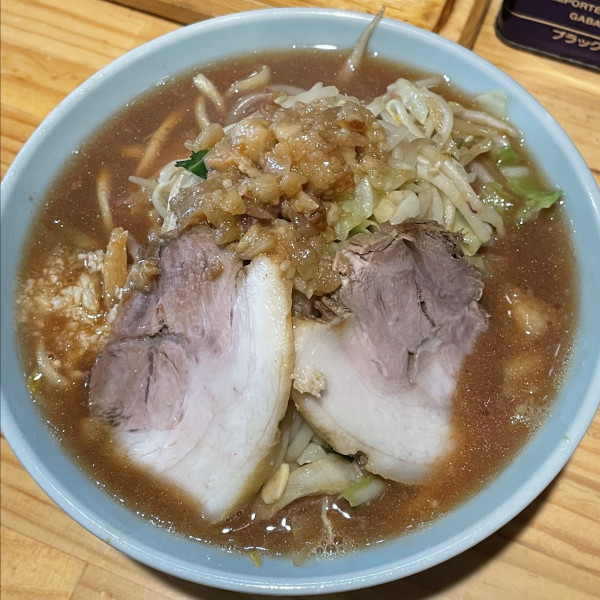 「わいずの豚そば 1,050円（蒜・脂）」@秋葉原ラーメン わいずの写真