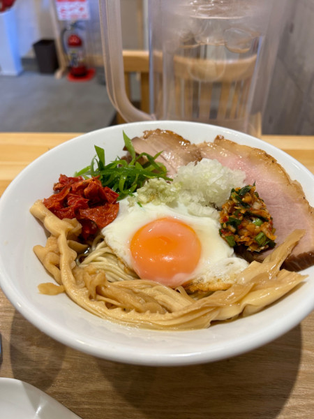 「油そば　おかみオススメドライトマト」@らーめん 心麦の写真