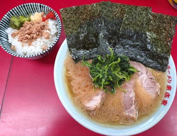 「ラーメン￥900＋チャーシュー2枚￥150＋半ライス￥100」@横浜家系ラーメン 末広家の写真