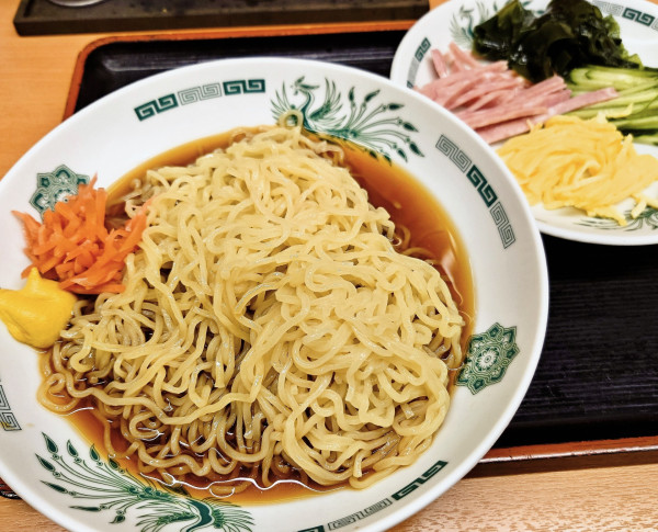 「黒酢醤油冷し麺」@熱烈中華食堂 日高屋 池袋北口駅前店の写真