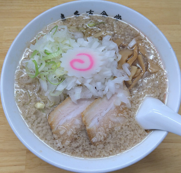 「蔵出し醤油ラーメン（背脂玉ねぎ入り） 850円 ねぎ 120円」@喜多方食堂 磯崎の写真